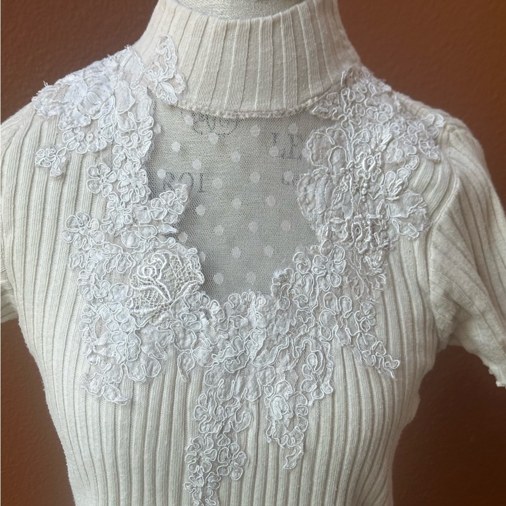 *Vintage* Terrie Bulkin Cream Short Sleeve Mock Neck Top With Lace Small EUC! - Picture 4 of 9